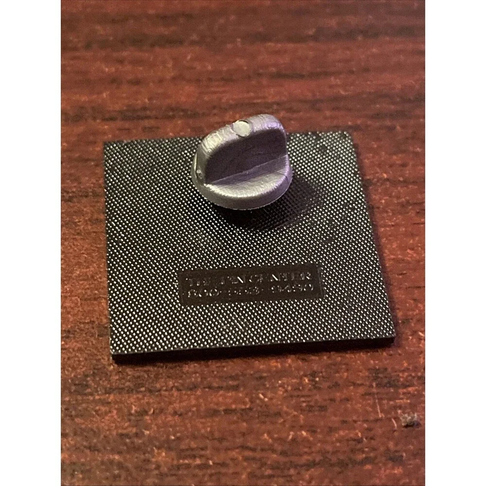 Outback Steakhouse Mount Rushmore “Hungry‎ Mates?” Lapel Hat Pin